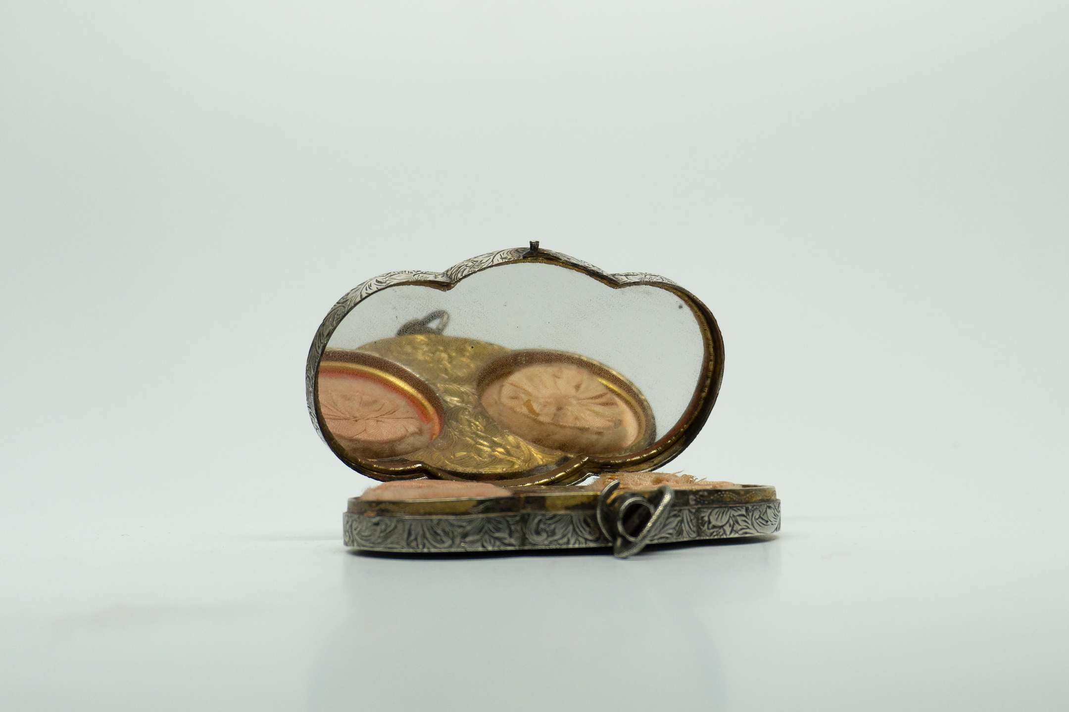 1950s Hand Painted Italian Compact