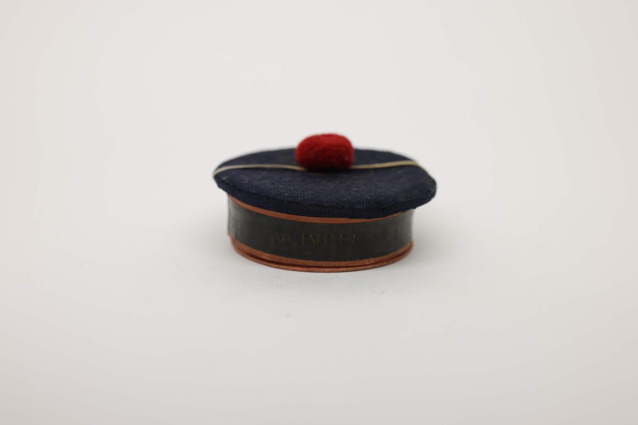 Figural Hat Compact