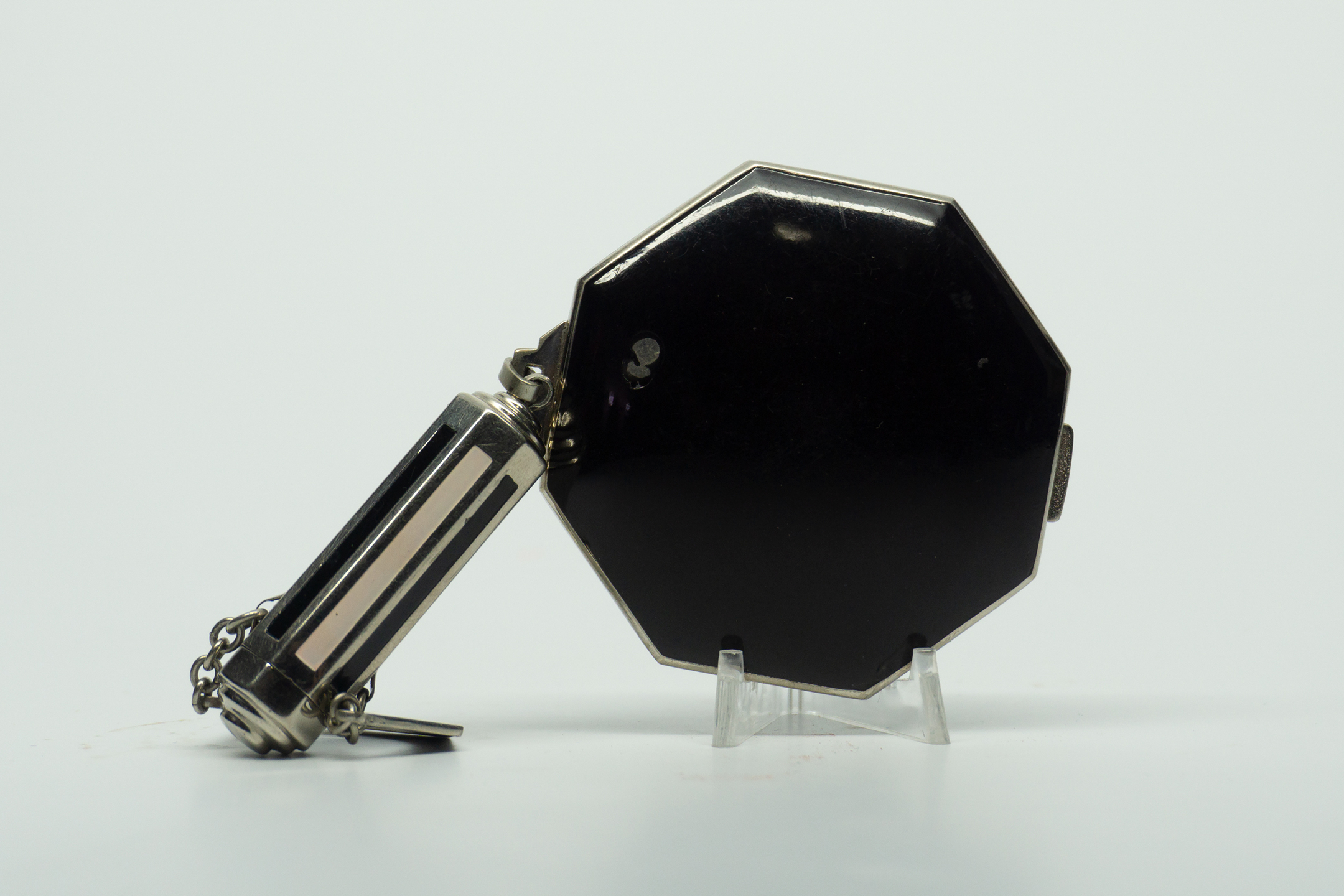 Richard Hudnut Deauville Compact