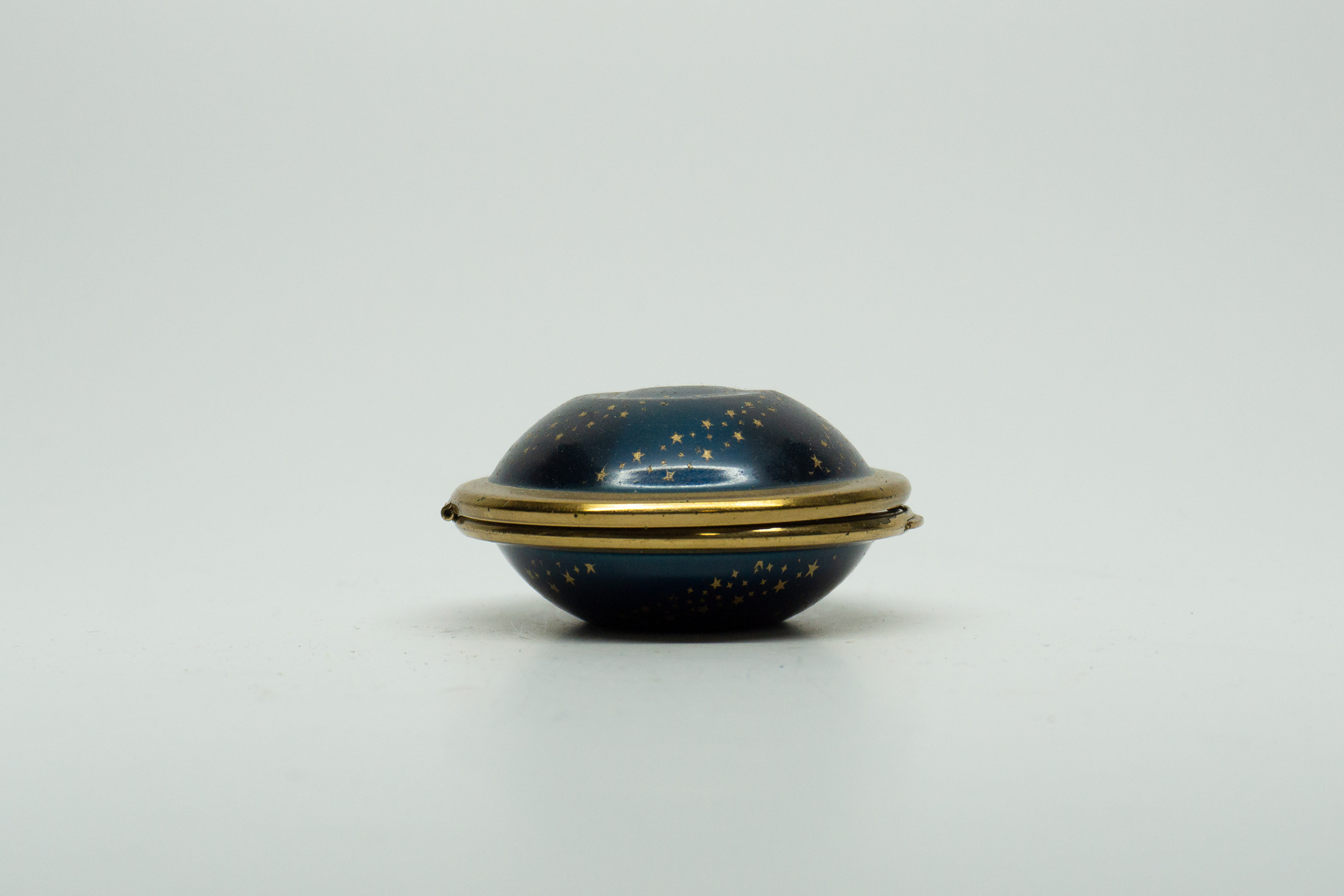 Kigu Flying Saucer Compact