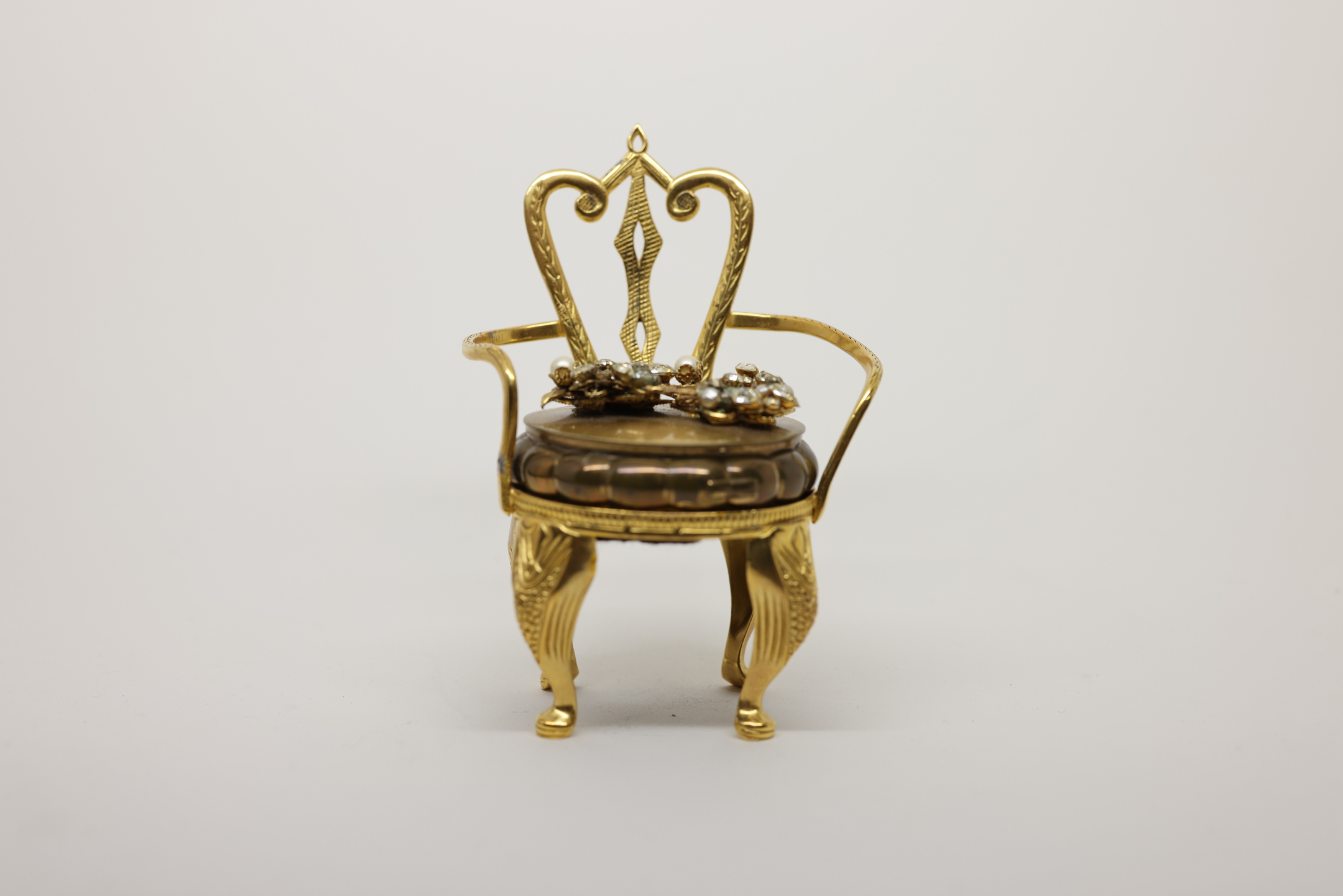 By Robert Chair Compact