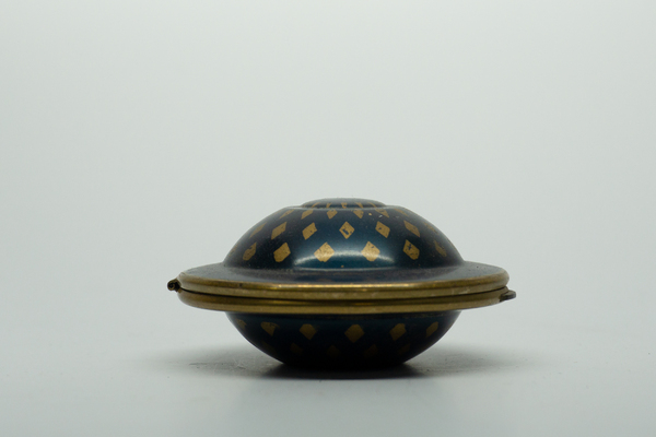 Kigu Flying Saucer Compact