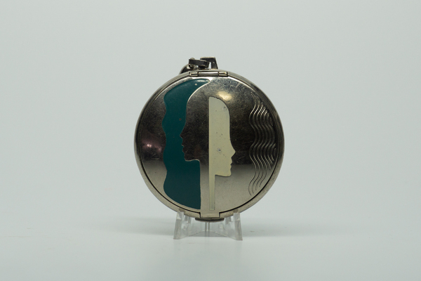 Richard Hudnut Deauville Compact